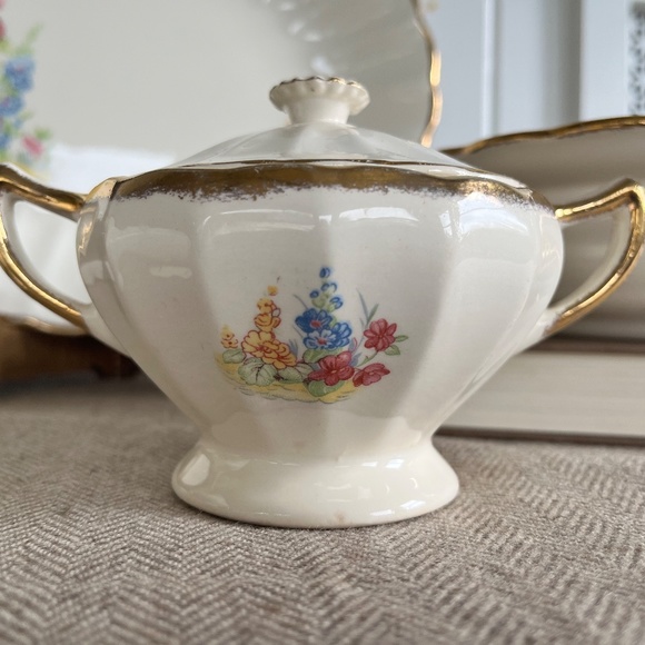 Sovereign Potters Hollyhock Serving Dishes - Picture 5 of 16